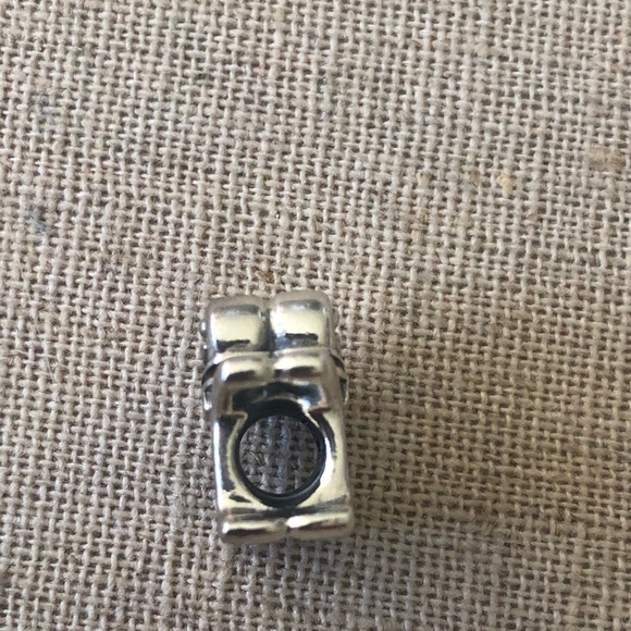 PANDORA Gingerbread Man With Red Enamel Scarf - Picture 8 of 8